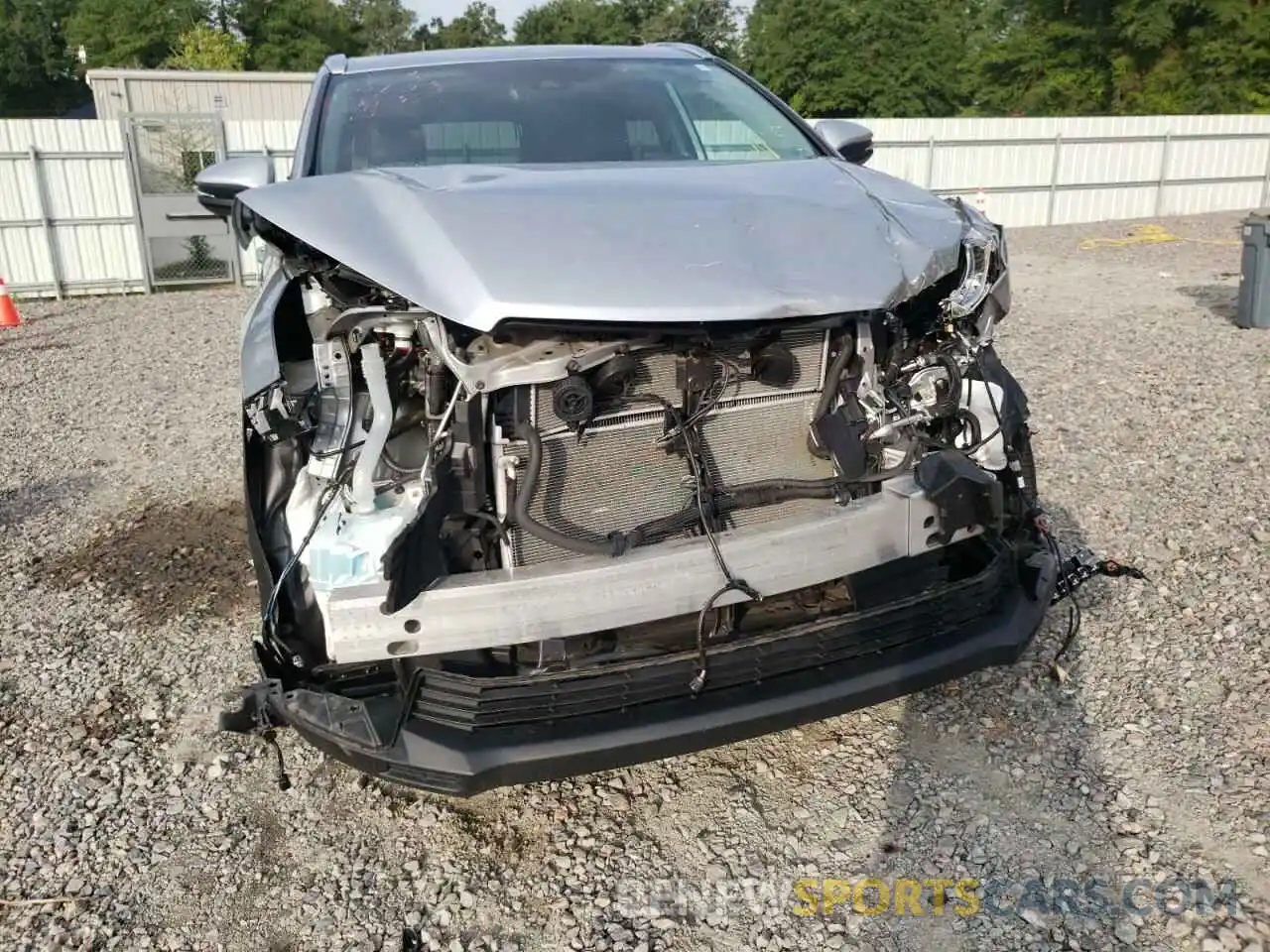 9 Photograph of a damaged car 5TDDGRFH3KS077668 TOYOTA HIGHLANDER 2019