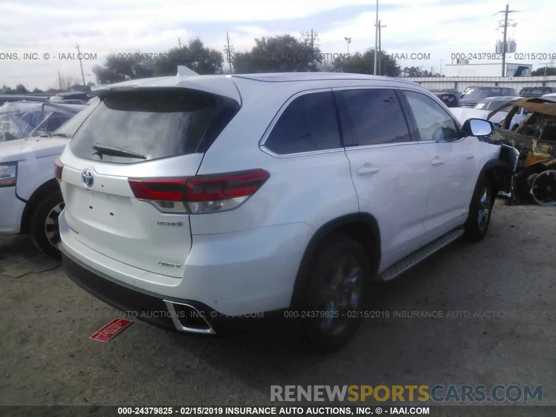 4 Photograph of a damaged car 5TDDGRFH4KS053427 TOYOTA HIGHLANDER 2019