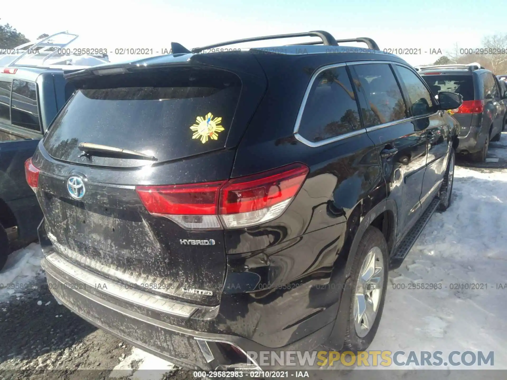 4 Photograph of a damaged car 5TDDGRFH4KS058594 TOYOTA HIGHLANDER 2019