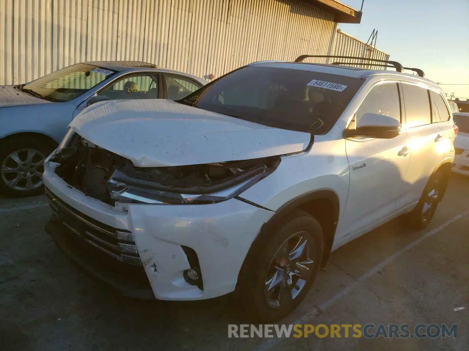 2 Photograph of a damaged car 5TDDGRFH4KS066694 TOYOTA HIGHLANDER 2019