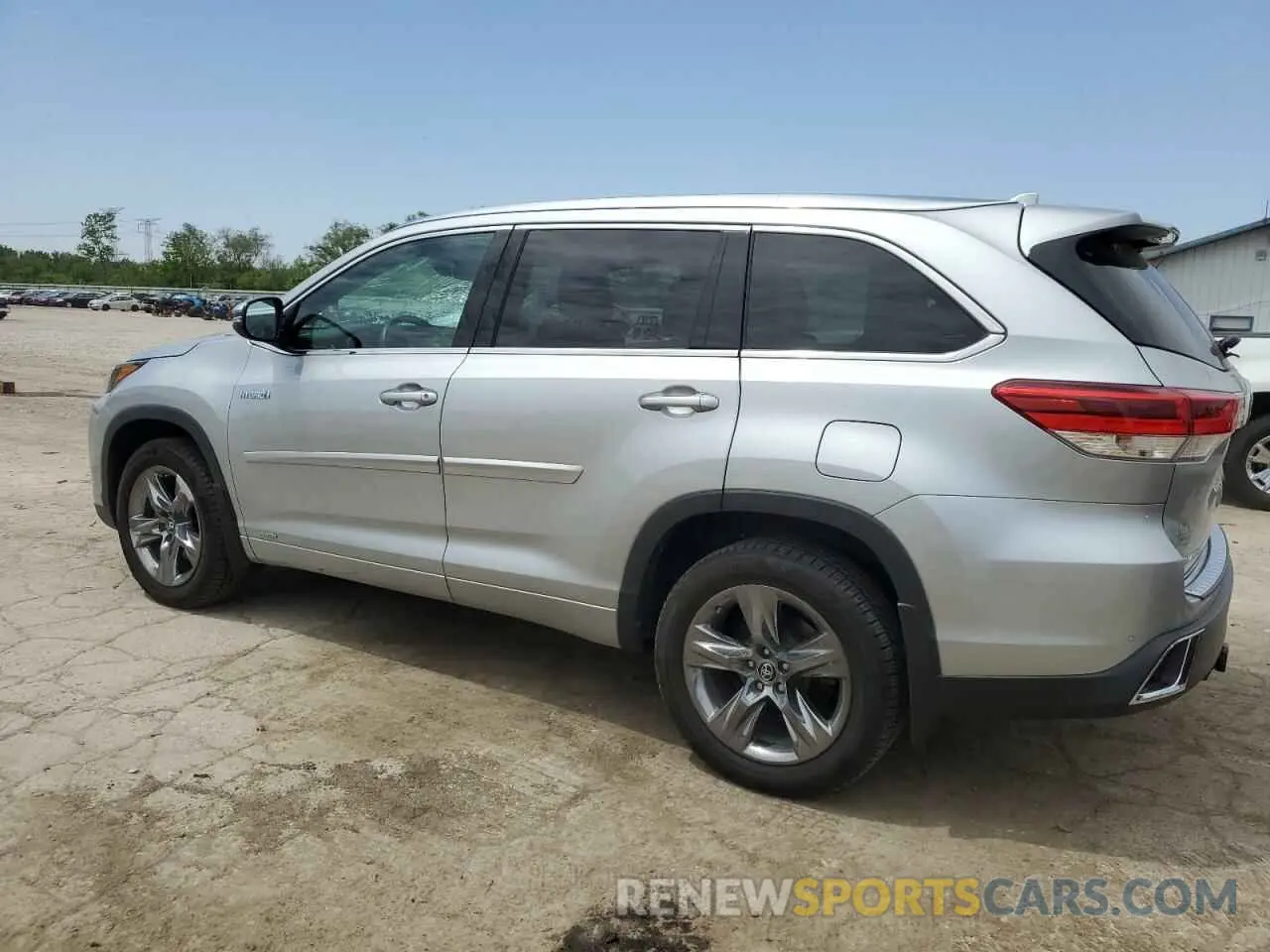 2 Photograph of a damaged car 5TDDGRFH4KS069904 TOYOTA HIGHLANDER 2019