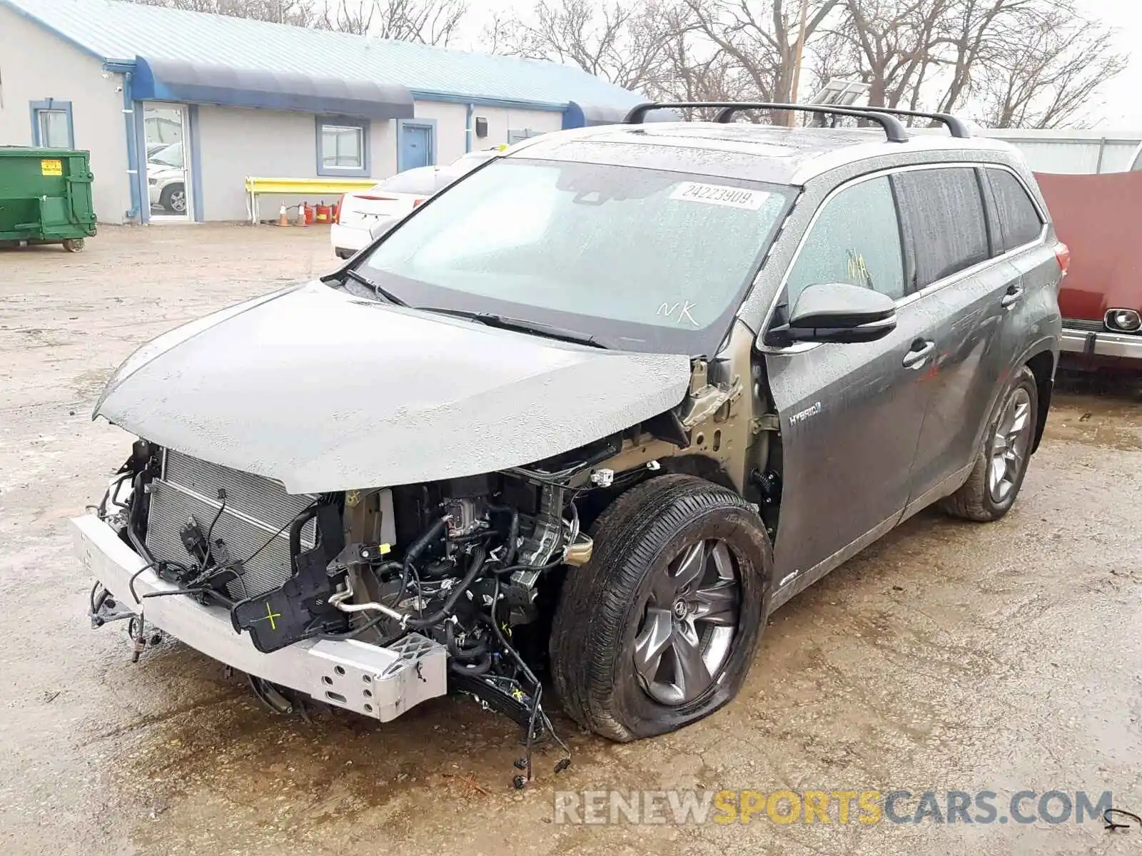 2 Photograph of a damaged car 5TDDGRFH5KS054604 TOYOTA HIGHLANDER 2019