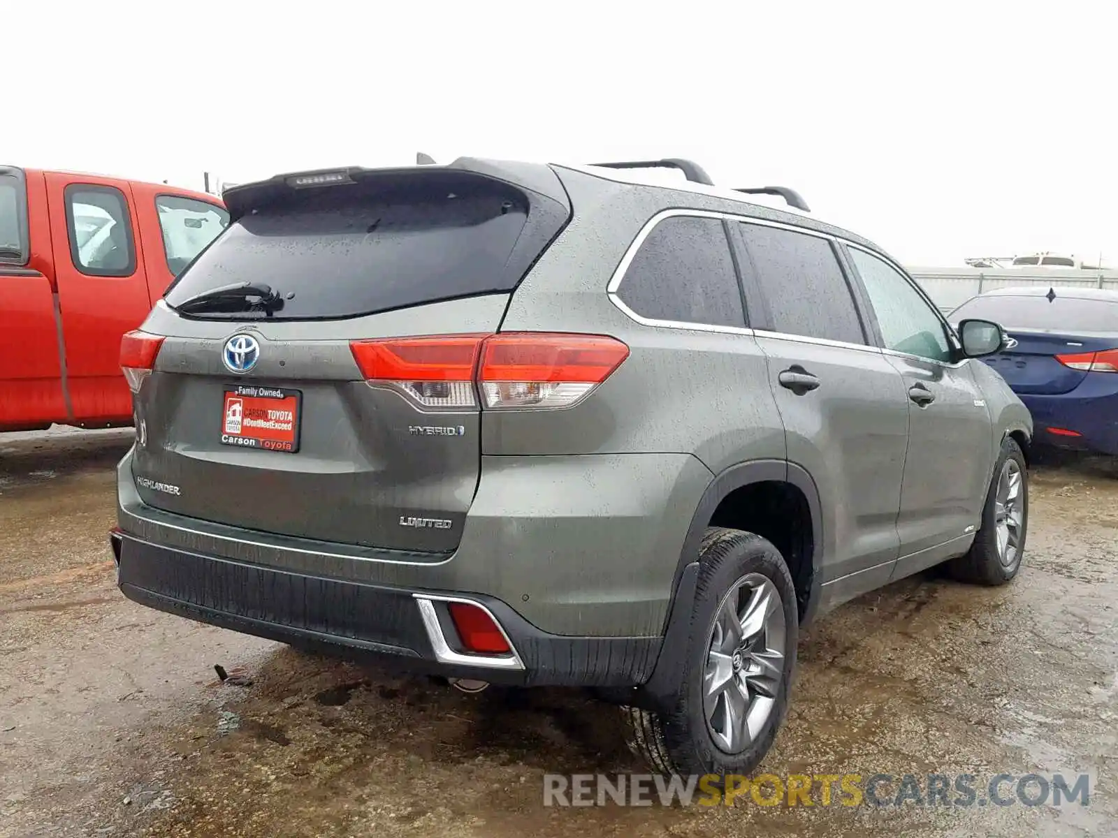 4 Photograph of a damaged car 5TDDGRFH5KS054604 TOYOTA HIGHLANDER 2019