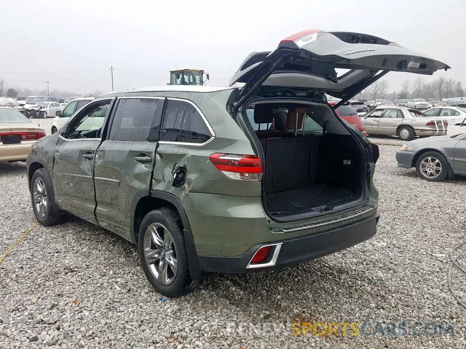 3 Photograph of a damaged car 5TDDGRFH5KS056434 TOYOTA HIGHLANDER 2019