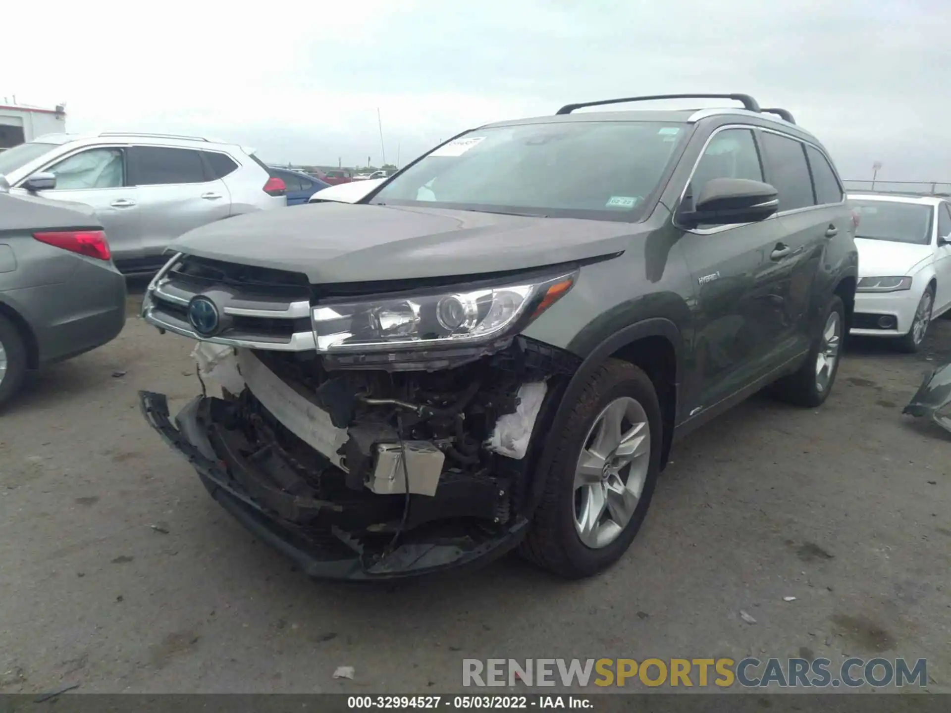 2 Photograph of a damaged car 5TDDGRFH5KS060144 TOYOTA HIGHLANDER 2019