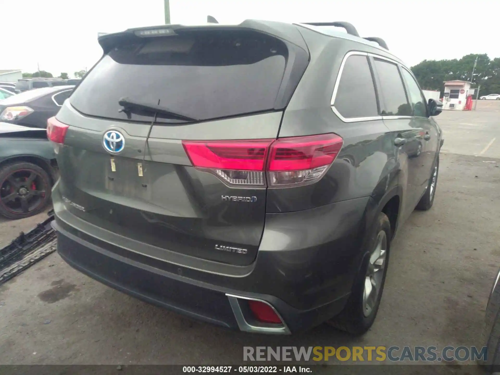 4 Photograph of a damaged car 5TDDGRFH5KS060144 TOYOTA HIGHLANDER 2019