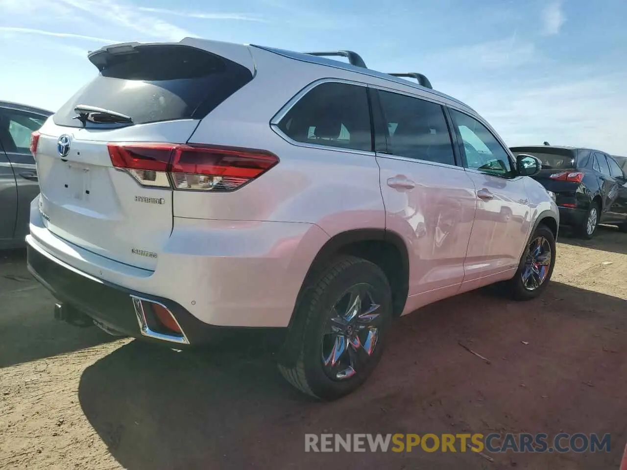 3 Photograph of a damaged car 5TDDGRFH5KS064288 TOYOTA HIGHLANDER 2019