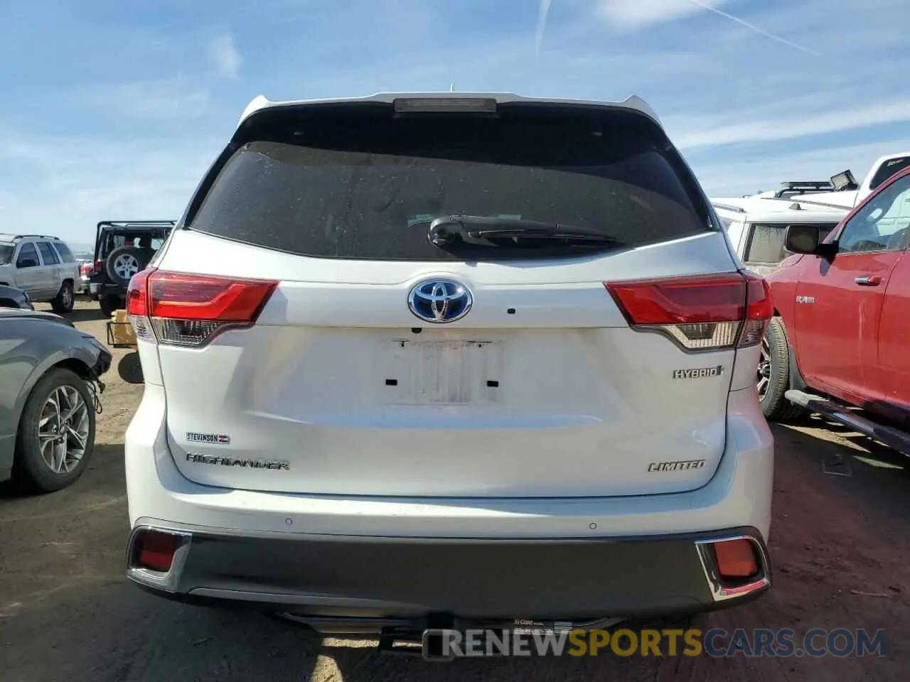 6 Photograph of a damaged car 5TDDGRFH5KS064288 TOYOTA HIGHLANDER 2019