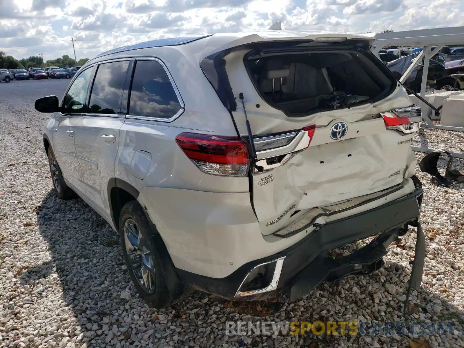 3 Photograph of a damaged car 5TDDGRFH6KS053977 TOYOTA HIGHLANDER 2019