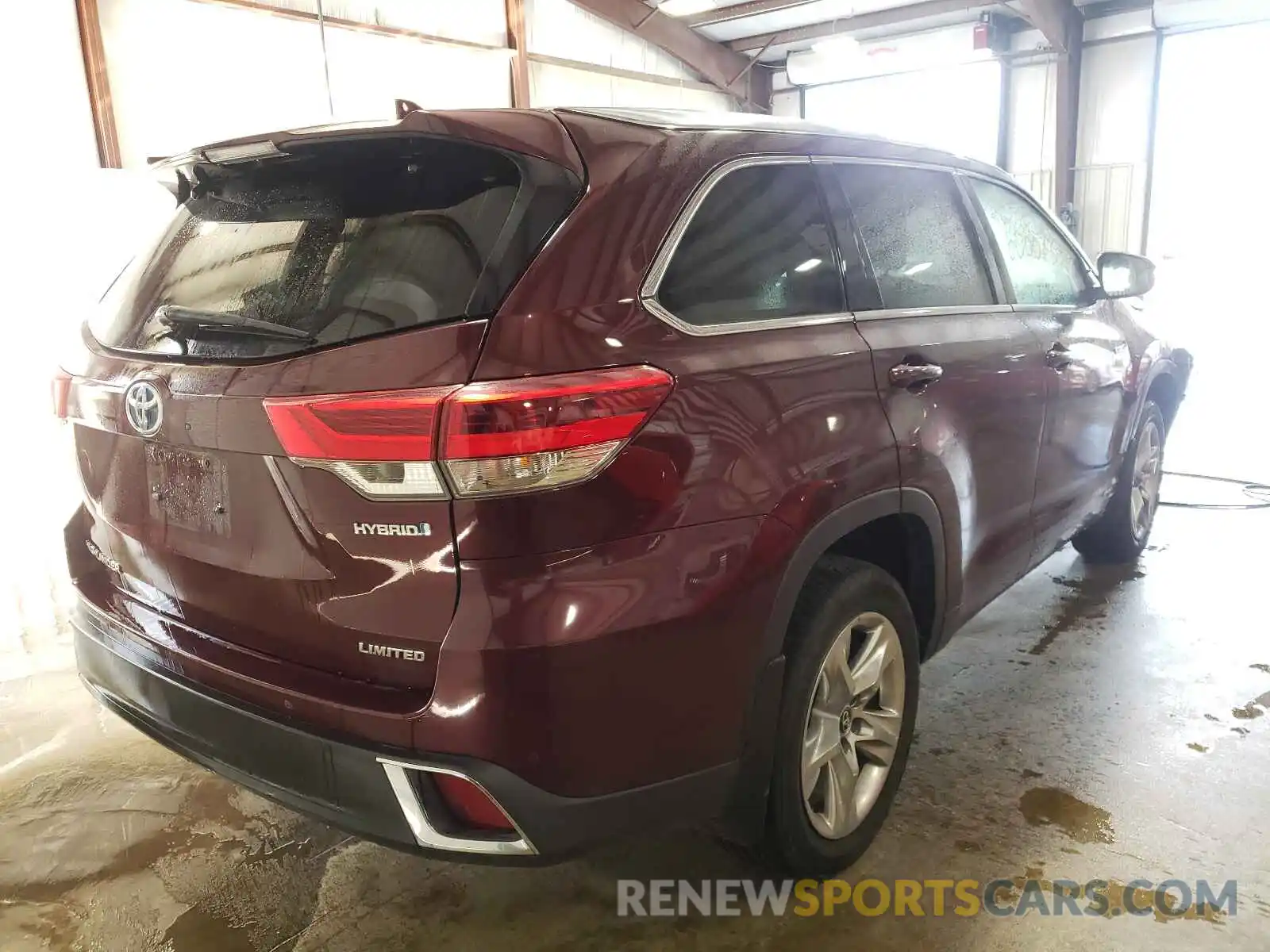 4 Photograph of a damaged car 5TDDGRFH6KS055924 TOYOTA HIGHLANDER 2019