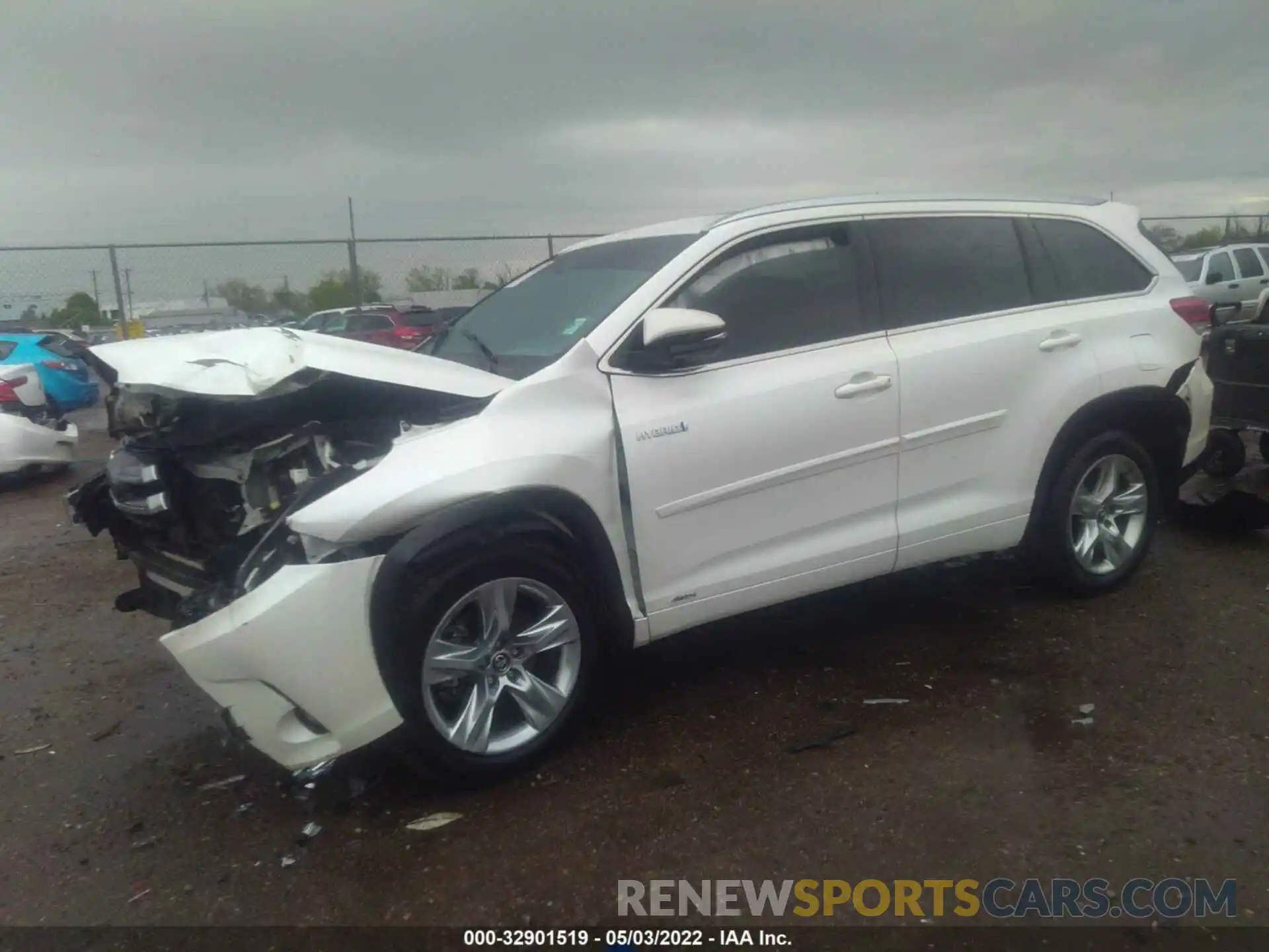 2 Photograph of a damaged car 5TDDGRFH6KS055972 TOYOTA HIGHLANDER 2019