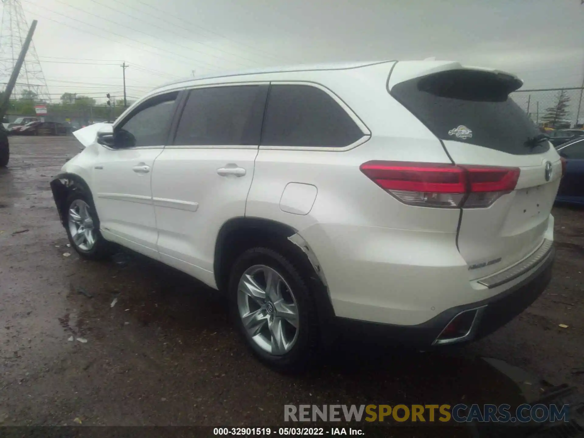 3 Photograph of a damaged car 5TDDGRFH6KS055972 TOYOTA HIGHLANDER 2019