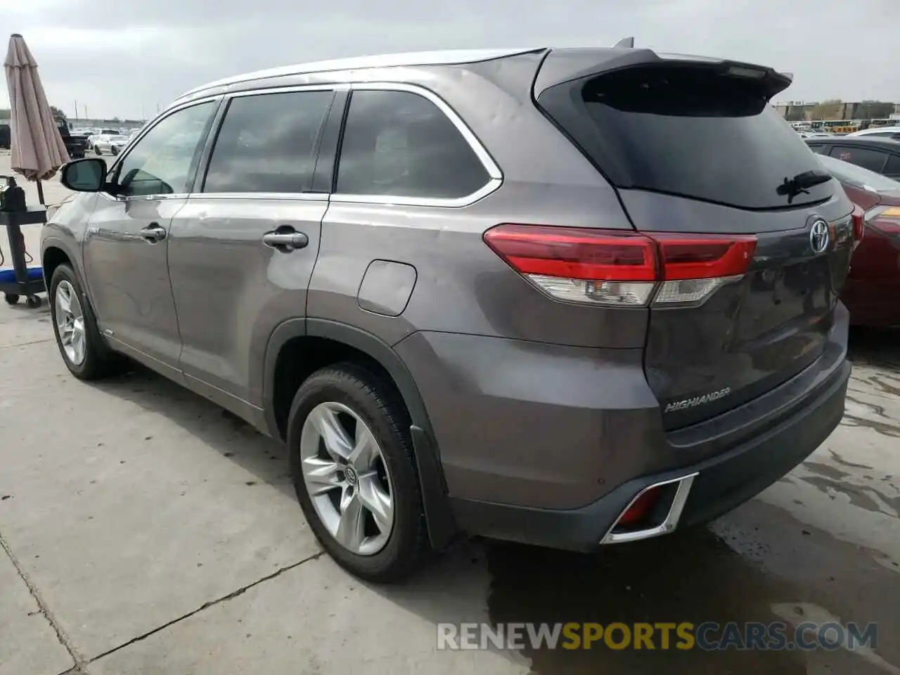 2 Photograph of a damaged car 5TDDGRFH6KS060329 TOYOTA HIGHLANDER 2019