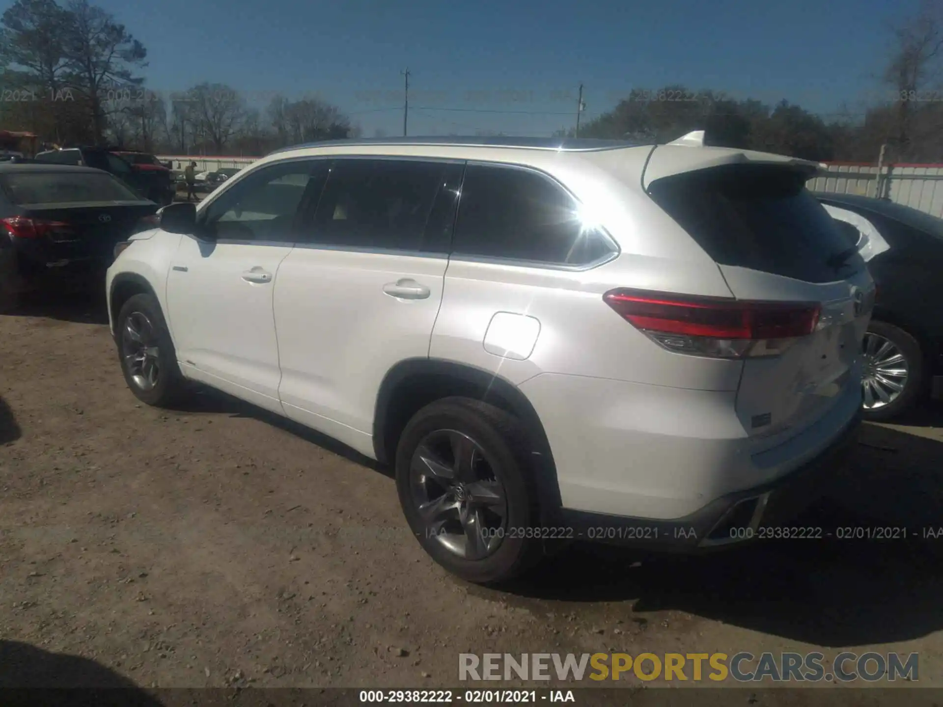 3 Photograph of a damaged car 5TDDGRFH6KS074537 TOYOTA HIGHLANDER 2019