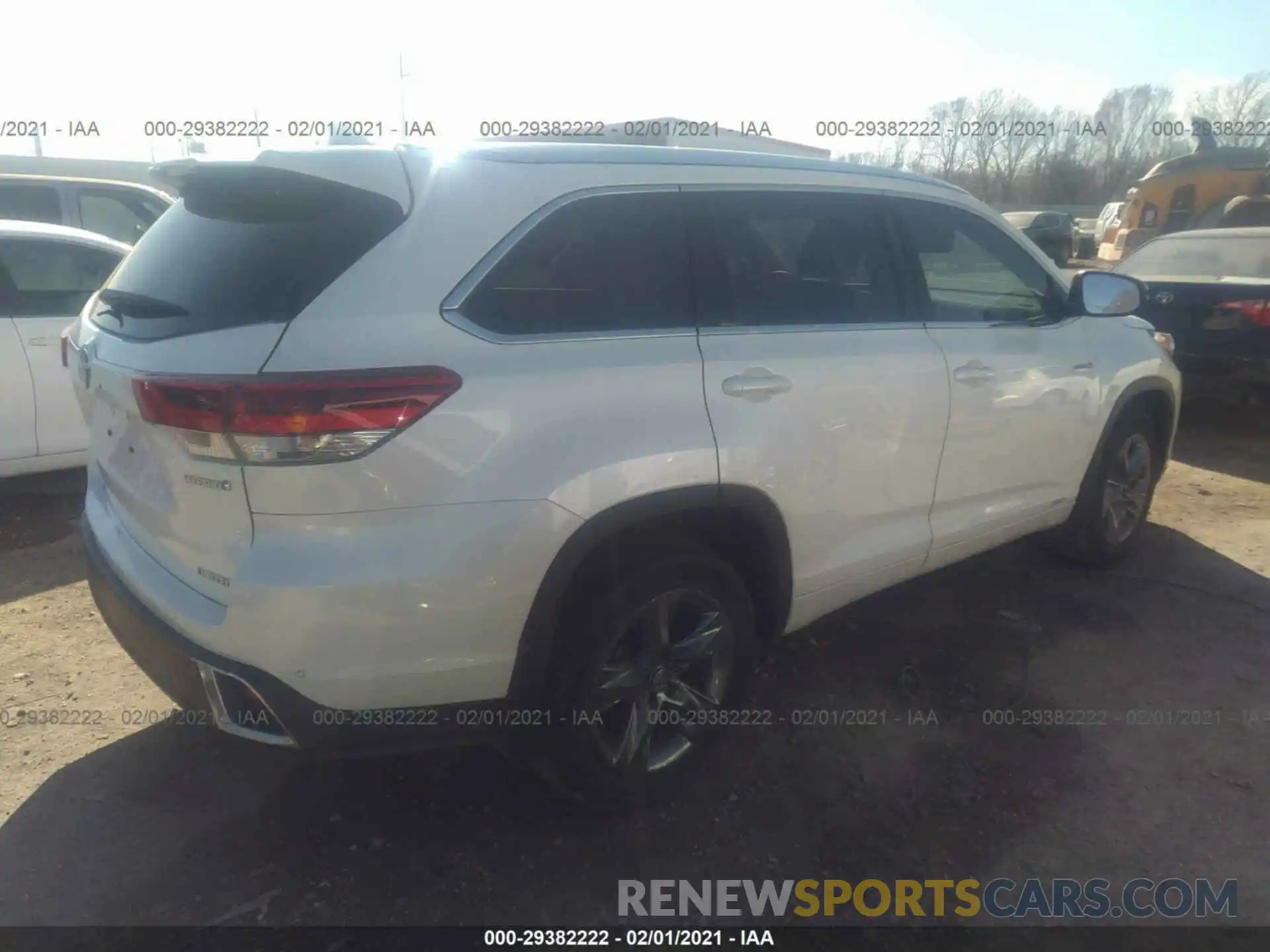 4 Photograph of a damaged car 5TDDGRFH6KS074537 TOYOTA HIGHLANDER 2019