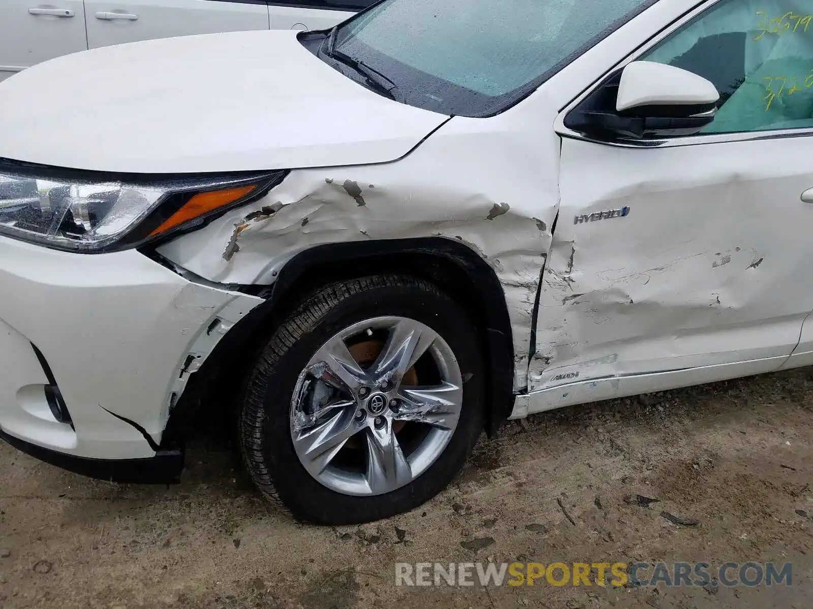 9 Photograph of a damaged car 5TDDGRFH6KS076207 TOYOTA HIGHLANDER 2019