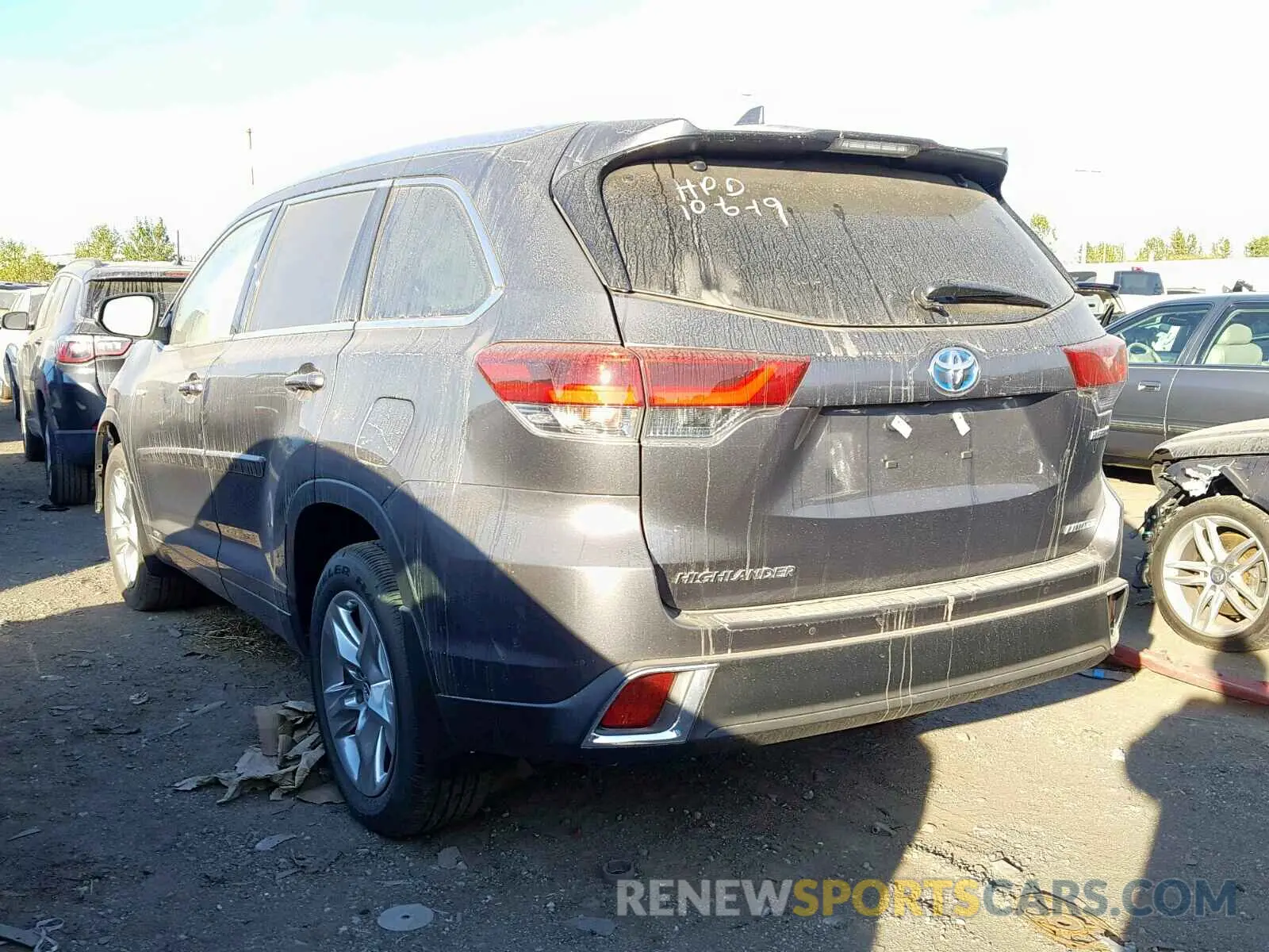 3 Photograph of a damaged car 5TDDGRFH7KS062574 TOYOTA HIGHLANDER 2019