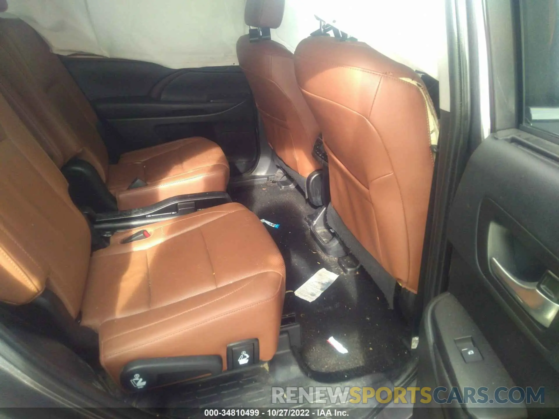 8 Photograph of a damaged car 5TDDGRFH7KS064227 TOYOTA HIGHLANDER 2019