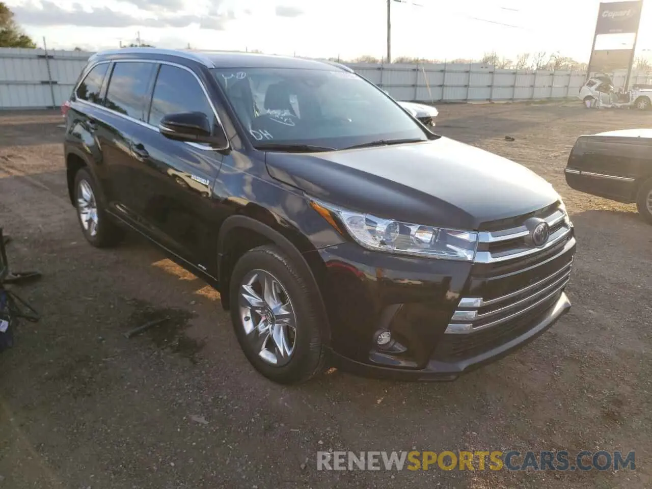 1 Photograph of a damaged car 5TDDGRFH7KS064387 TOYOTA HIGHLANDER 2019