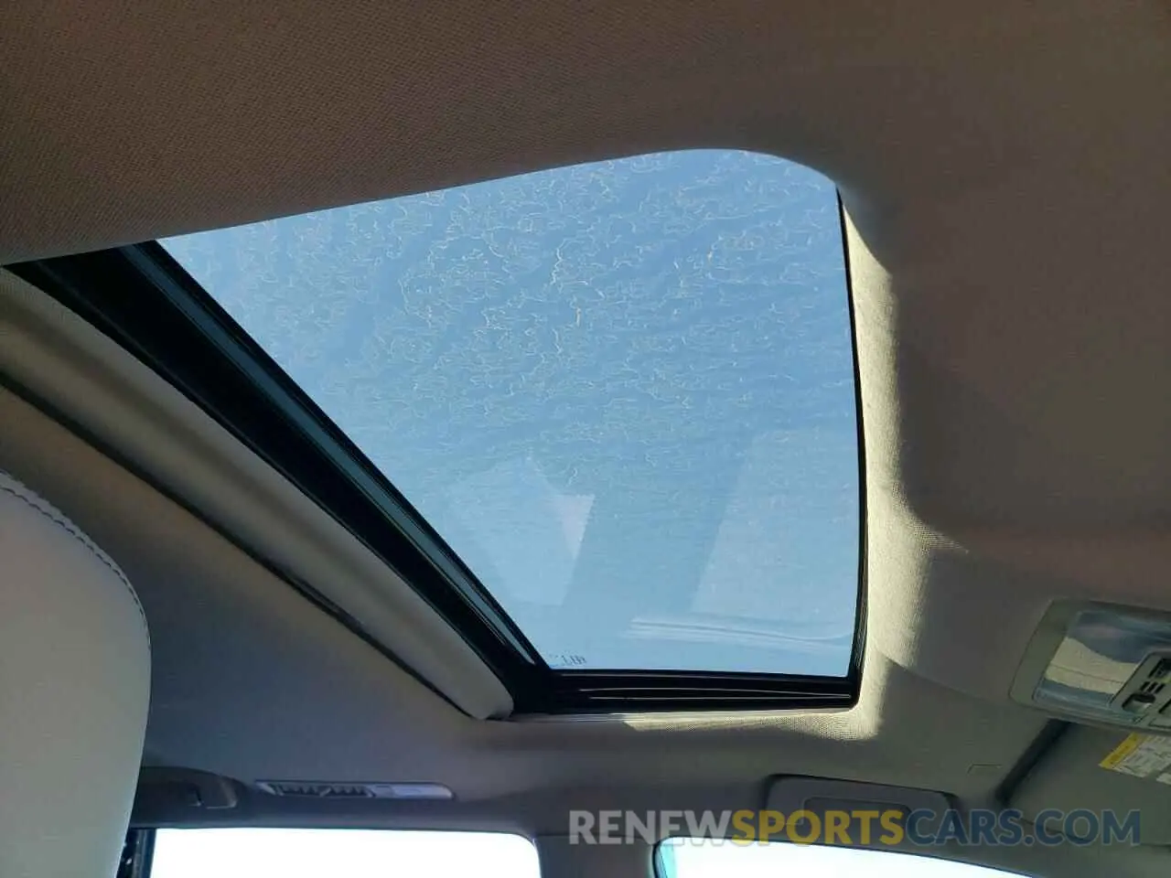 10 Photograph of a damaged car 5TDDGRFH7KS064387 TOYOTA HIGHLANDER 2019