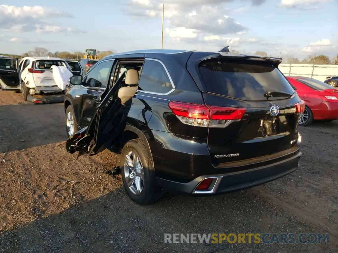 3 Photograph of a damaged car 5TDDGRFH7KS064387 TOYOTA HIGHLANDER 2019