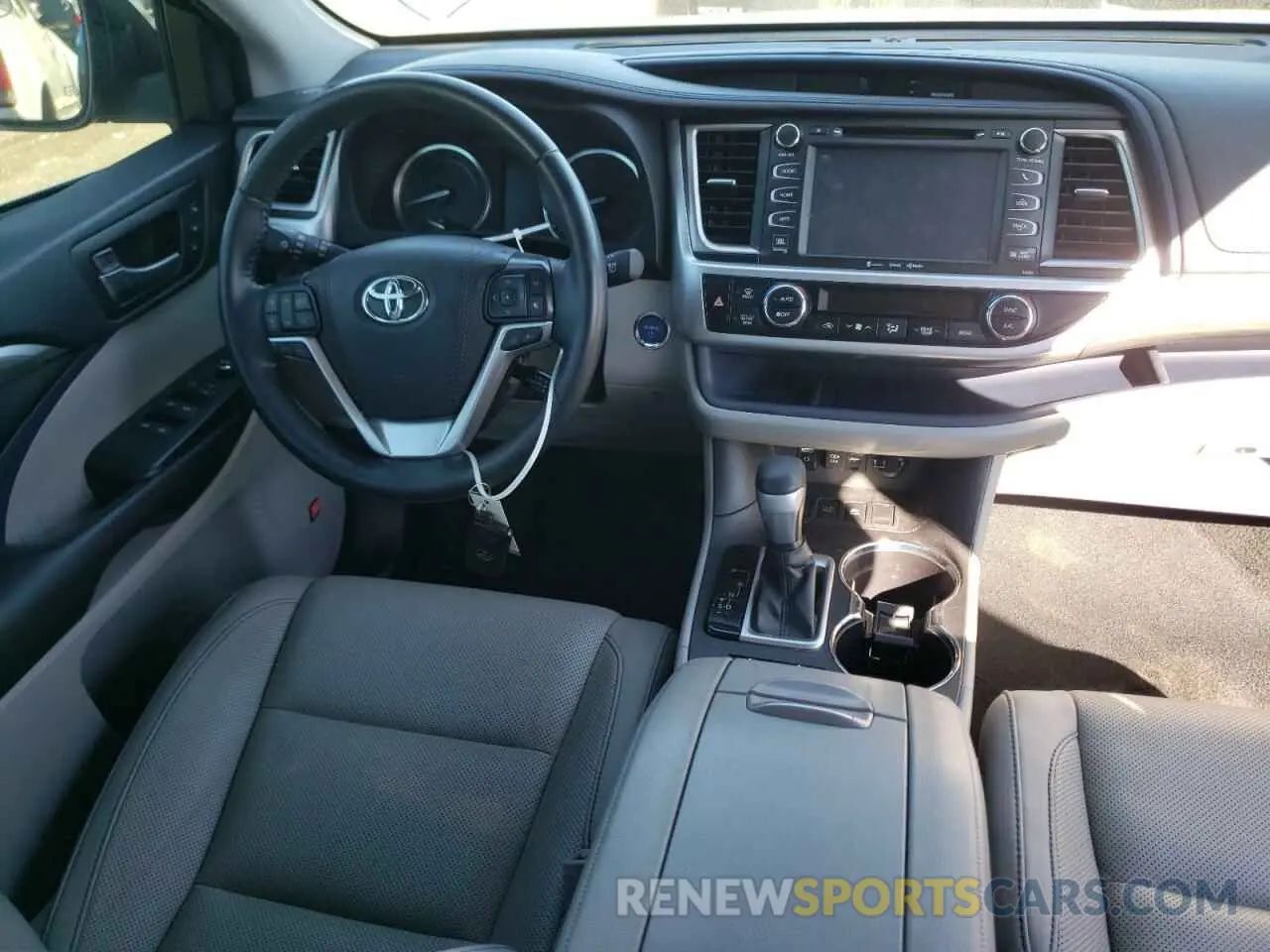 9 Photograph of a damaged car 5TDDGRFH7KS064387 TOYOTA HIGHLANDER 2019