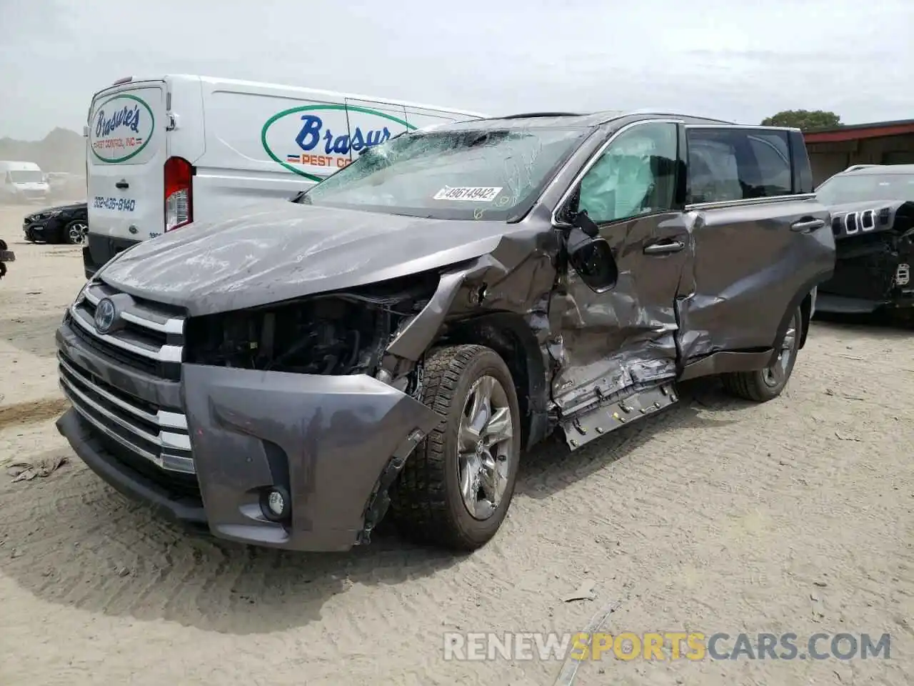 2 Photograph of a damaged car 5TDDGRFH7KS070853 TOYOTA HIGHLANDER 2019