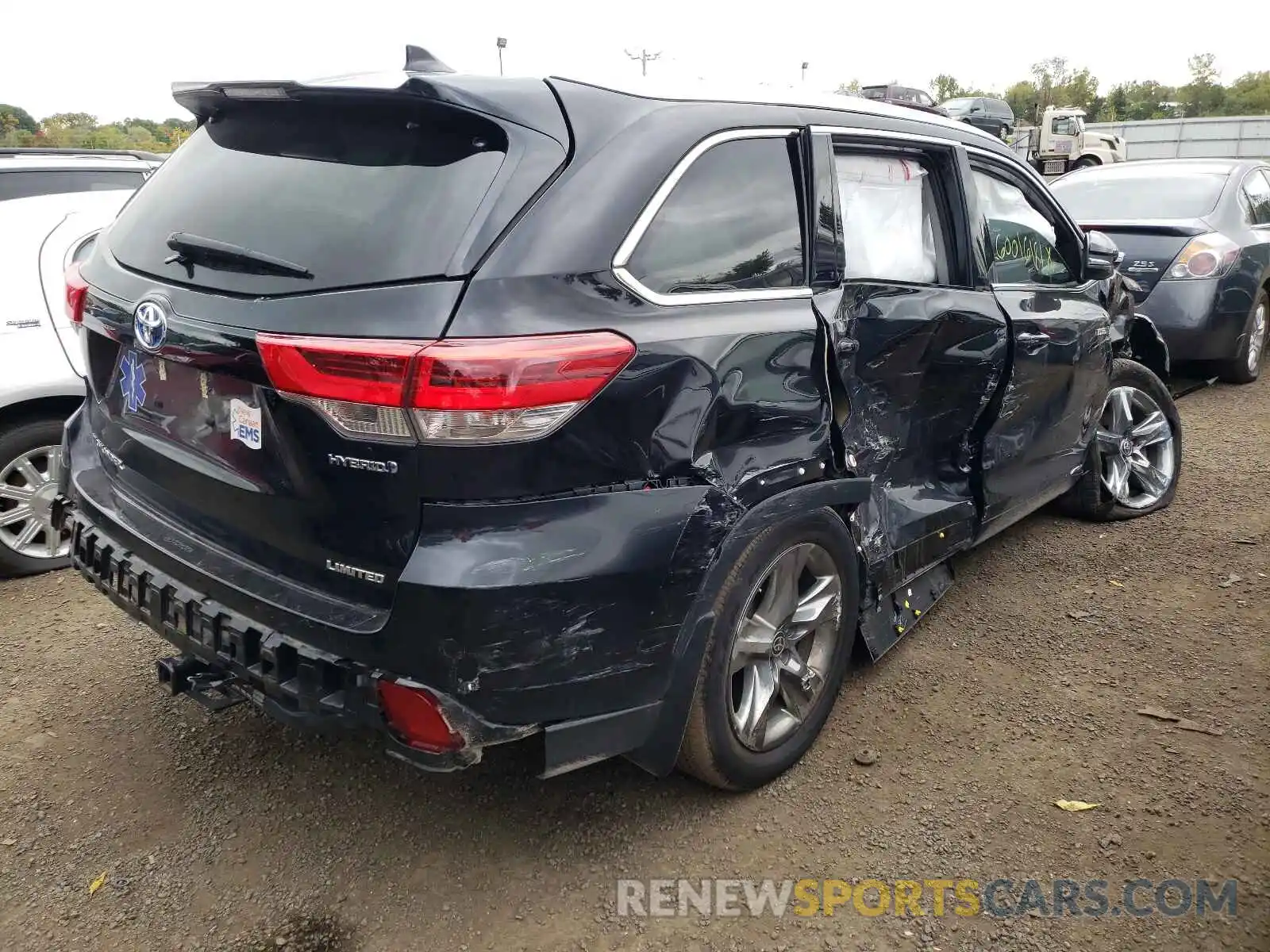 4 Photograph of a damaged car 5TDDGRFH7KS078550 TOYOTA HIGHLANDER 2019