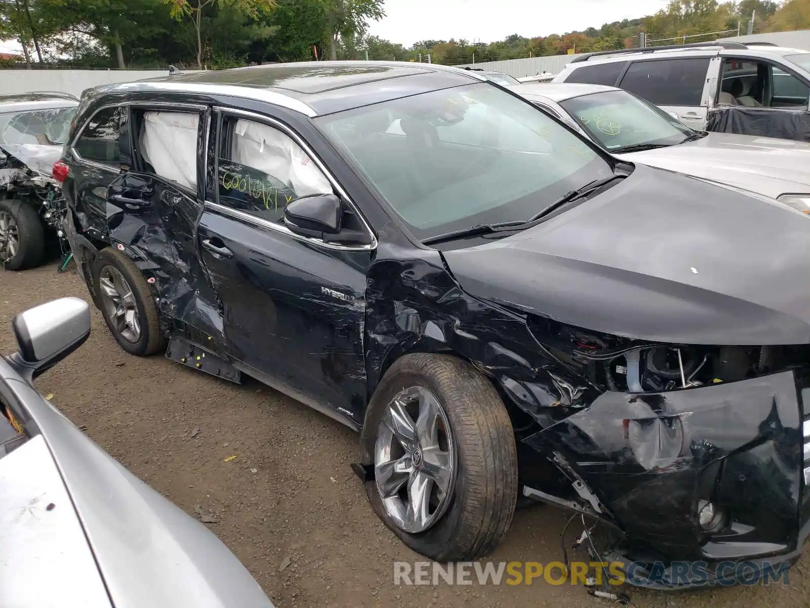 9 Photograph of a damaged car 5TDDGRFH7KS078550 TOYOTA HIGHLANDER 2019