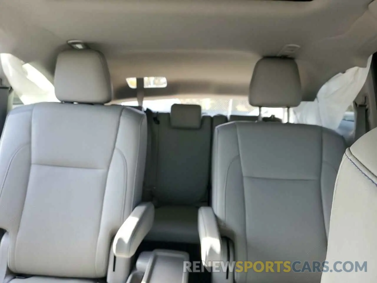 10 Photograph of a damaged car 5TDDGRFH8KS054161 TOYOTA HIGHLANDER 2019