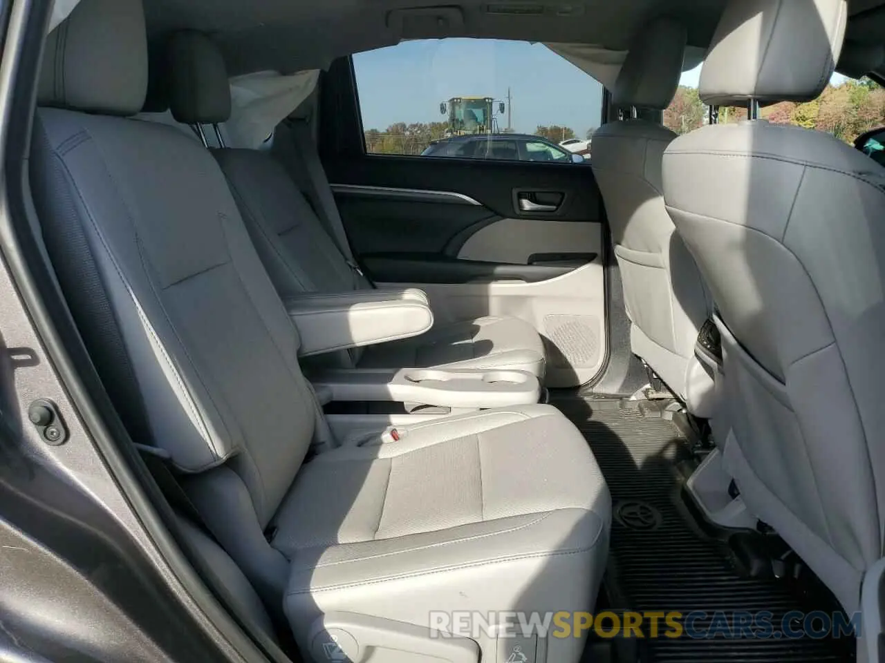 11 Photograph of a damaged car 5TDDGRFH8KS054161 TOYOTA HIGHLANDER 2019
