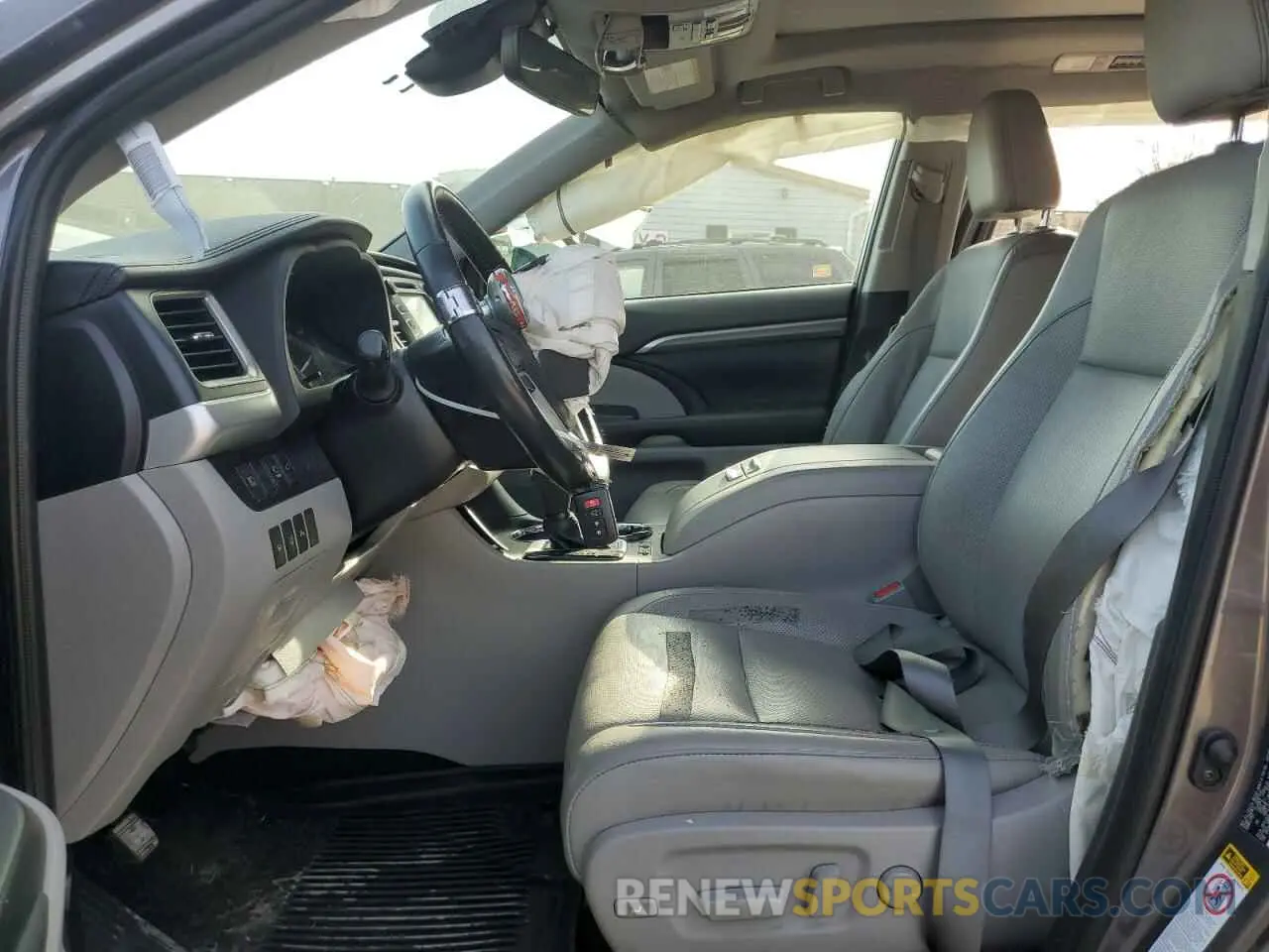 7 Photograph of a damaged car 5TDDGRFH8KS054161 TOYOTA HIGHLANDER 2019