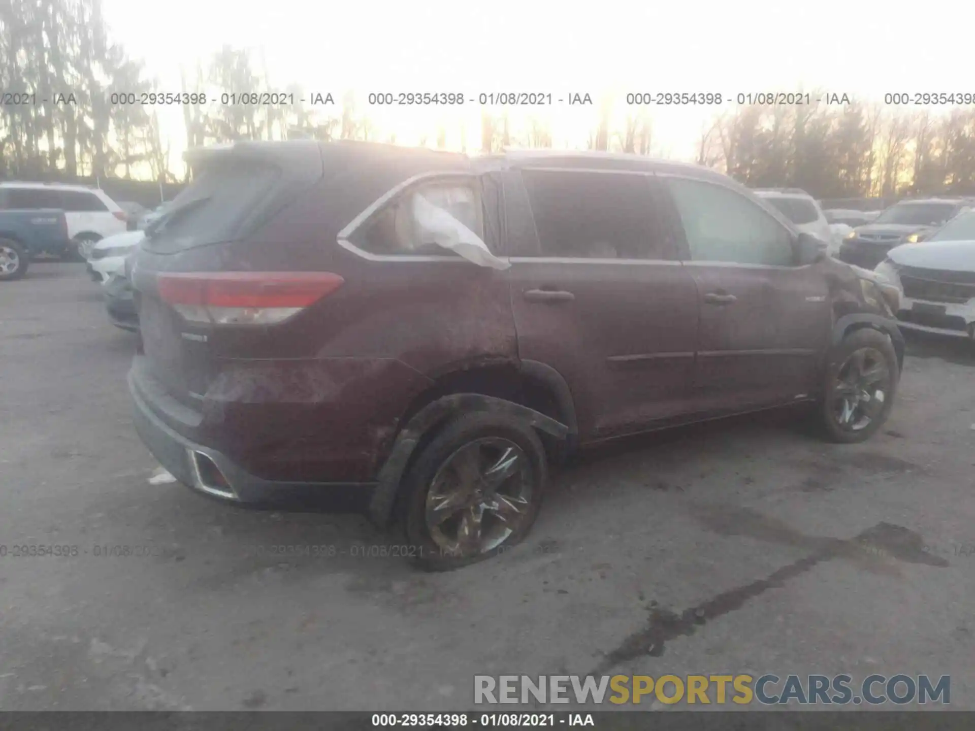 4 Photograph of a damaged car 5TDDGRFH8KS060526 TOYOTA HIGHLANDER 2019