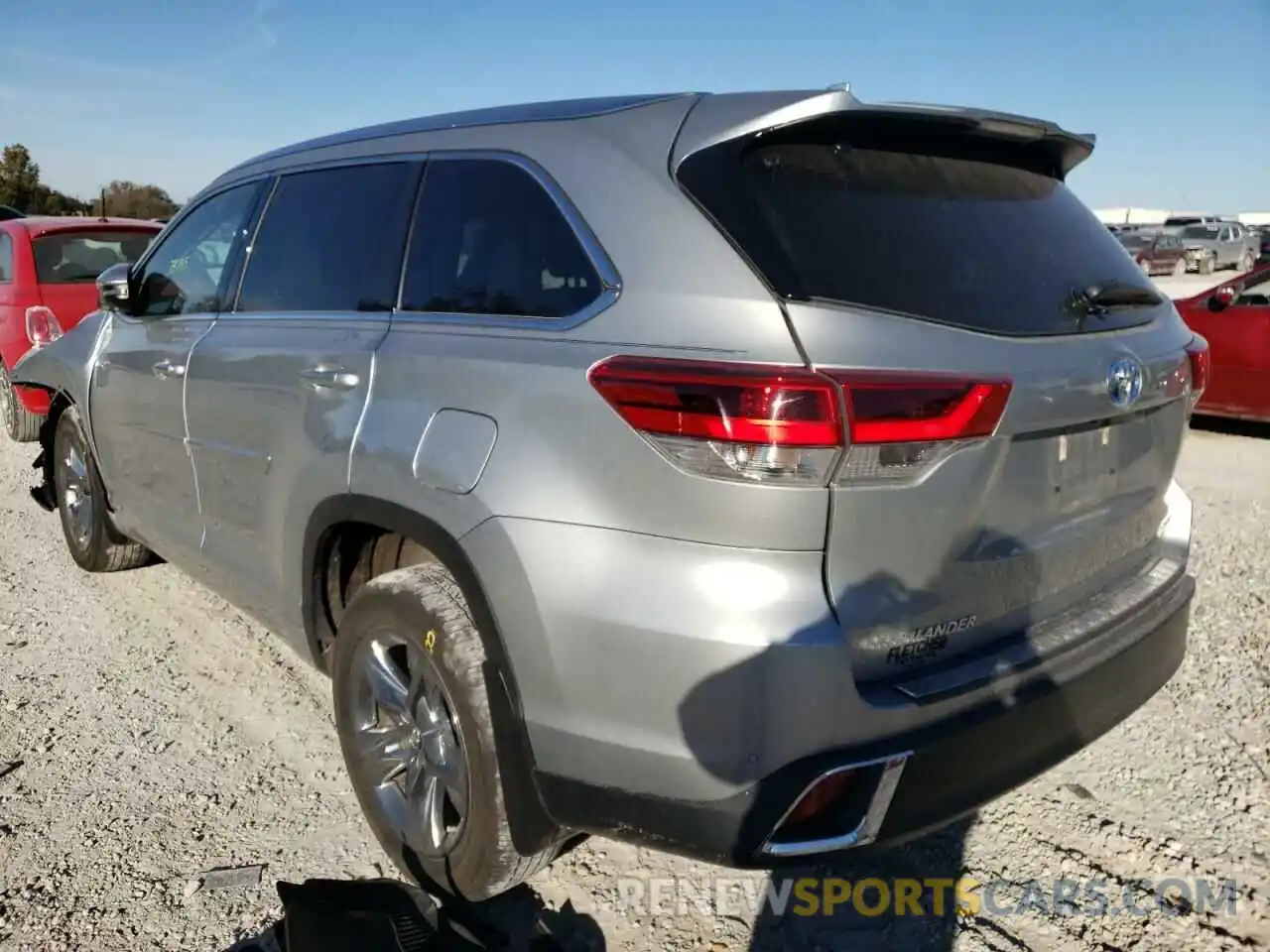 3 Photograph of a damaged car 5TDDGRFH8KS063992 TOYOTA HIGHLANDER 2019