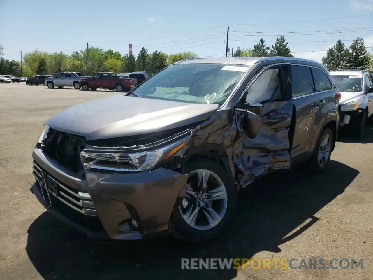 2 Photograph of a damaged car 5TDDGRFH8KS065984 TOYOTA HIGHLANDER 2019