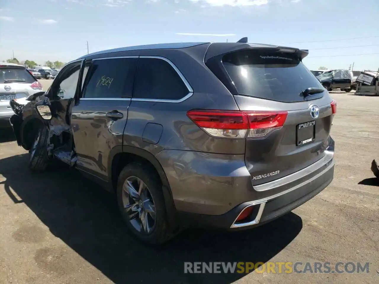 3 Photograph of a damaged car 5TDDGRFH8KS065984 TOYOTA HIGHLANDER 2019