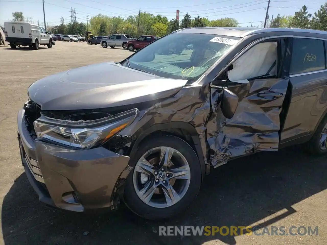 9 Photograph of a damaged car 5TDDGRFH8KS065984 TOYOTA HIGHLANDER 2019