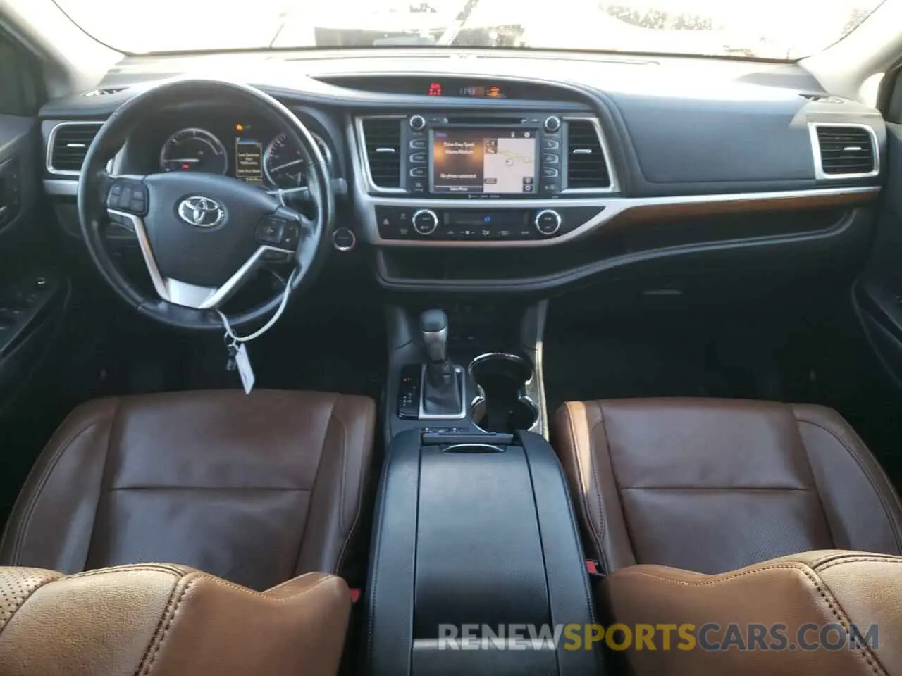 8 Photograph of a damaged car 5TDDGRFH8KS066066 TOYOTA HIGHLANDER 2019