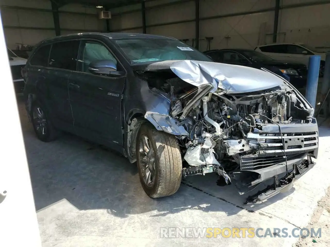 4 Photograph of a damaged car 5TDDGRFH8KS070831 TOYOTA HIGHLANDER 2019