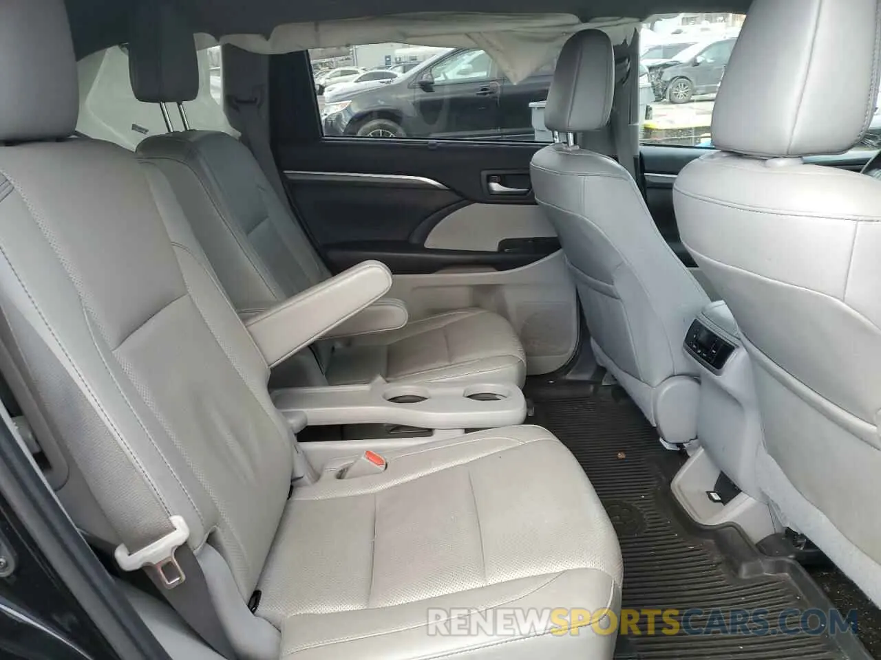 11 Photograph of a damaged car 5TDDGRFH9KS064276 TOYOTA HIGHLANDER 2019