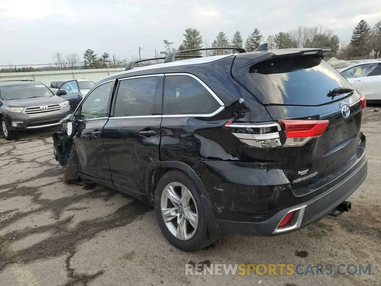 2 Photograph of a damaged car 5TDDGRFH9KS064276 TOYOTA HIGHLANDER 2019