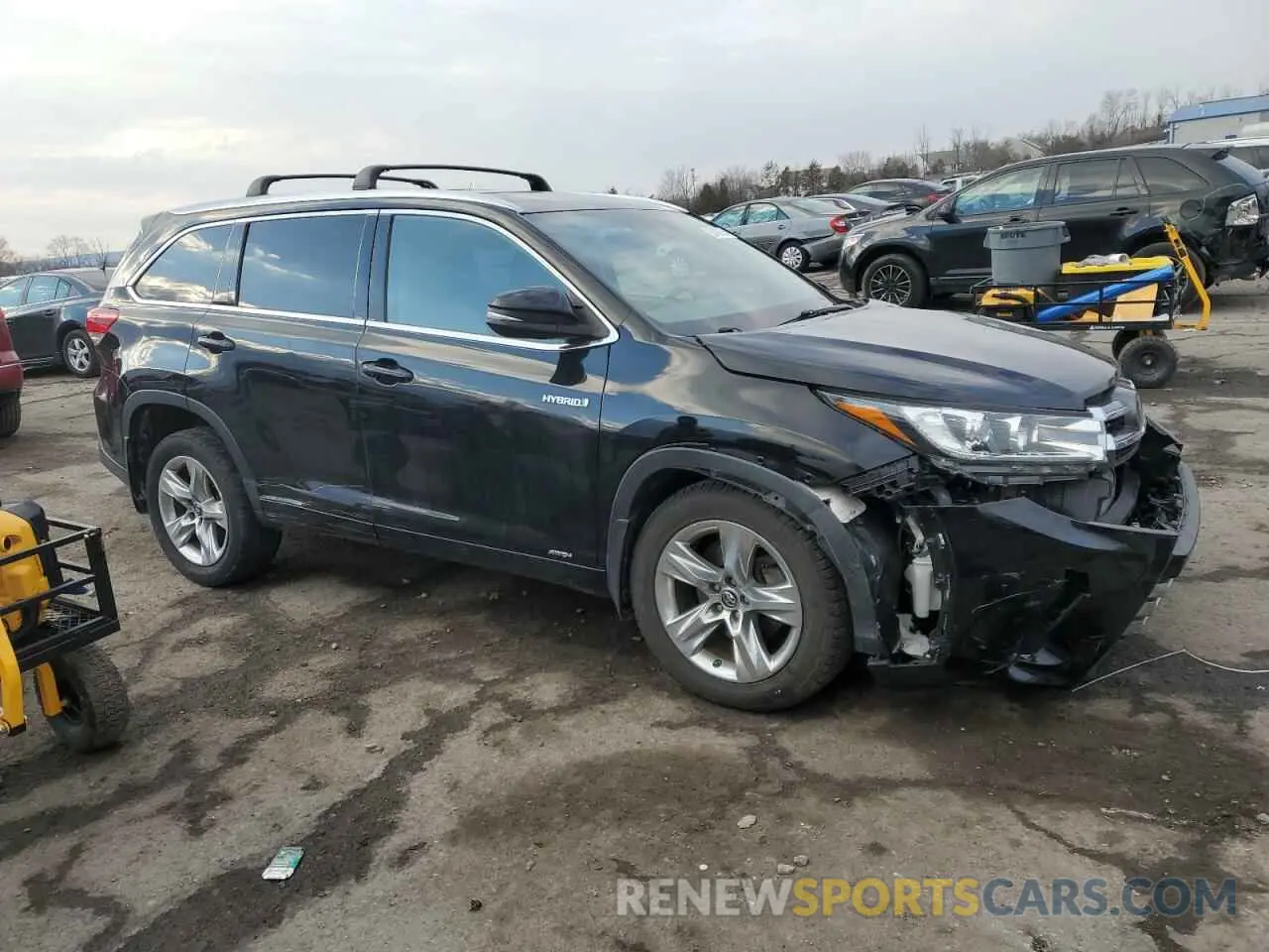 4 Photograph of a damaged car 5TDDGRFH9KS064276 TOYOTA HIGHLANDER 2019