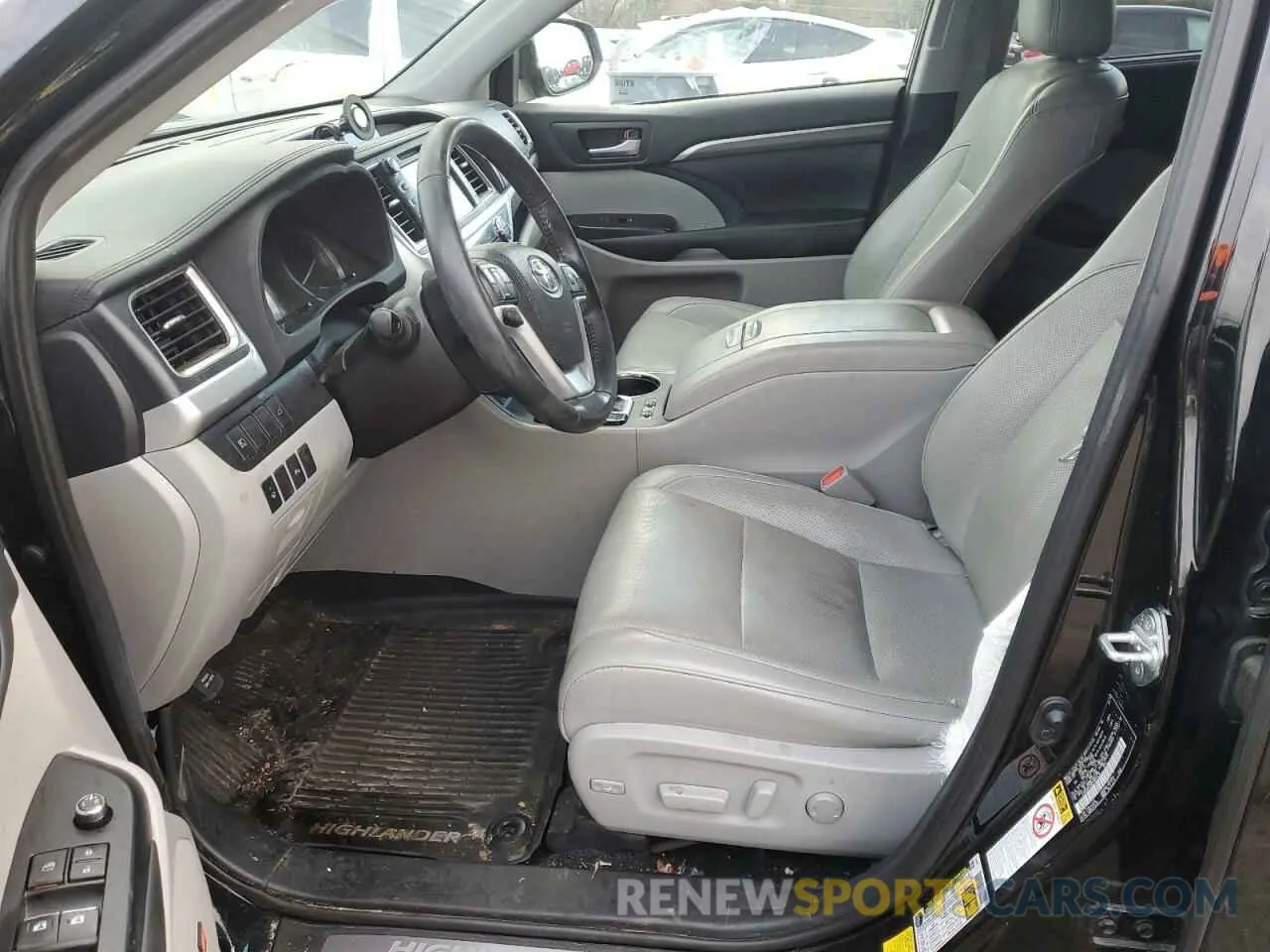 7 Photograph of a damaged car 5TDDGRFH9KS064276 TOYOTA HIGHLANDER 2019