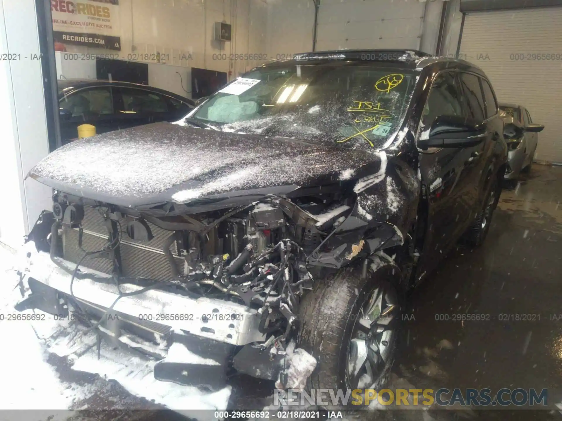 2 Photograph of a damaged car 5TDDGRFH9KS067159 TOYOTA HIGHLANDER 2019