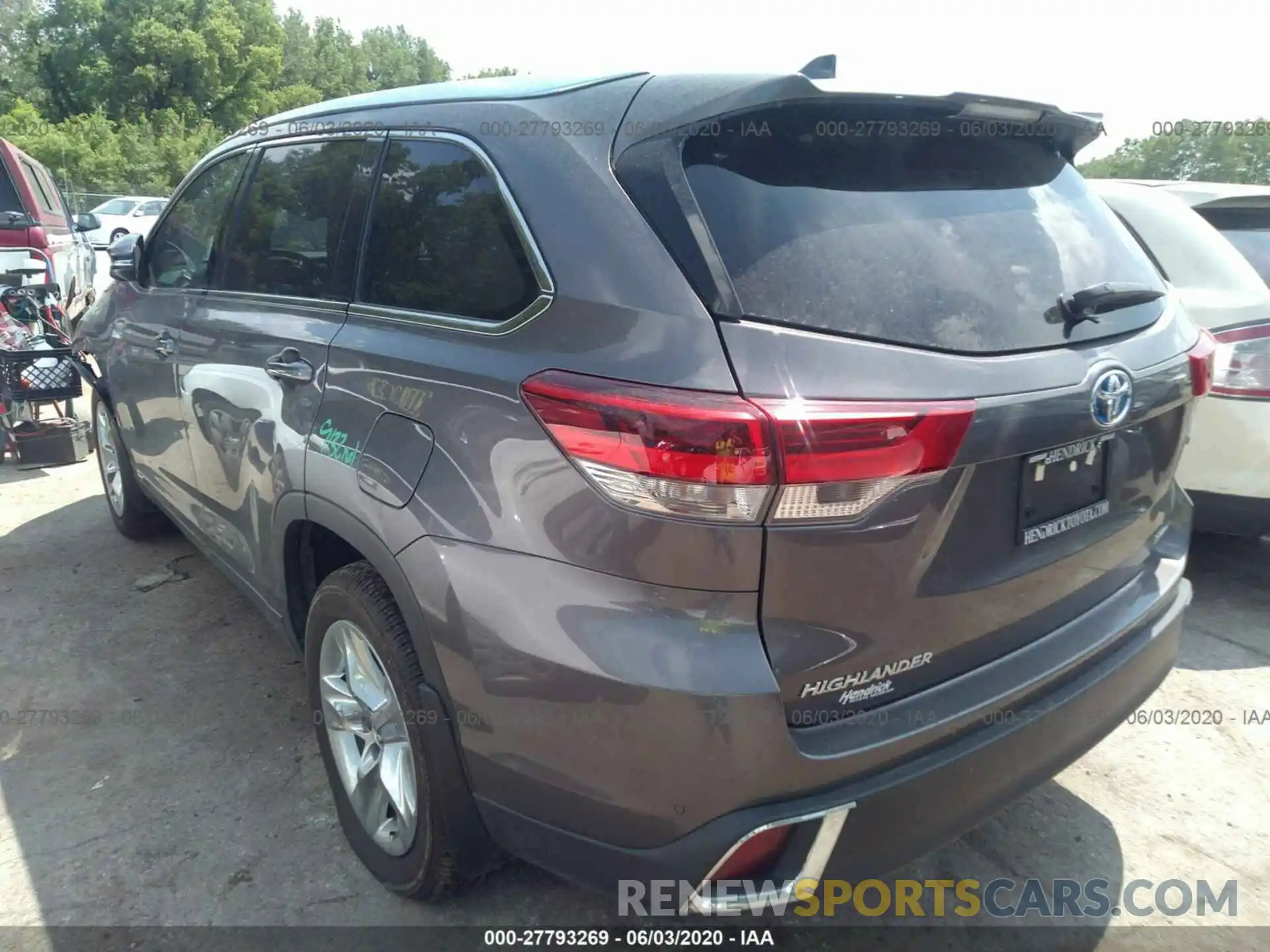 3 Photograph of a damaged car 5TDDGRFH9KS068456 TOYOTA HIGHLANDER 2019