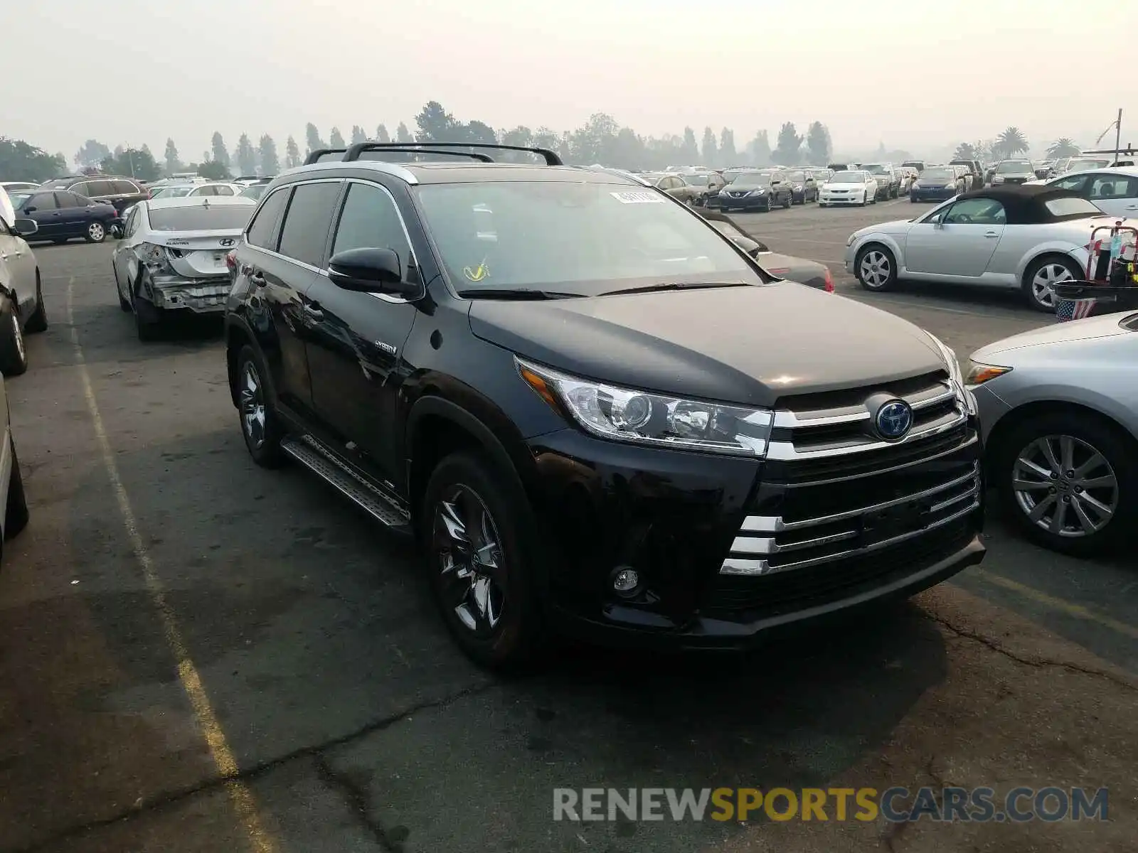 1 Photograph of a damaged car 5TDDGRFHXKS056901 TOYOTA HIGHLANDER 2019