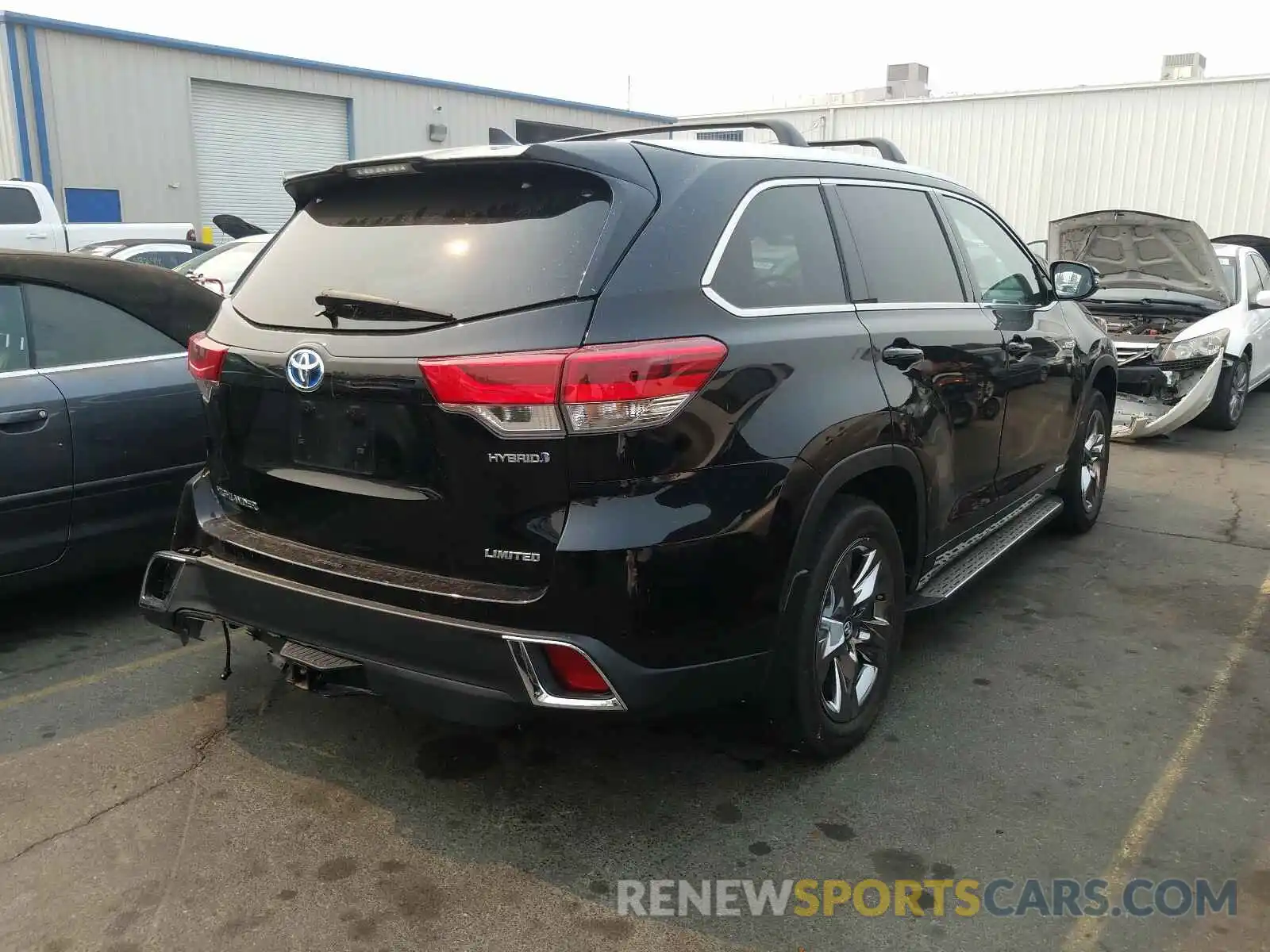 4 Photograph of a damaged car 5TDDGRFHXKS056901 TOYOTA HIGHLANDER 2019