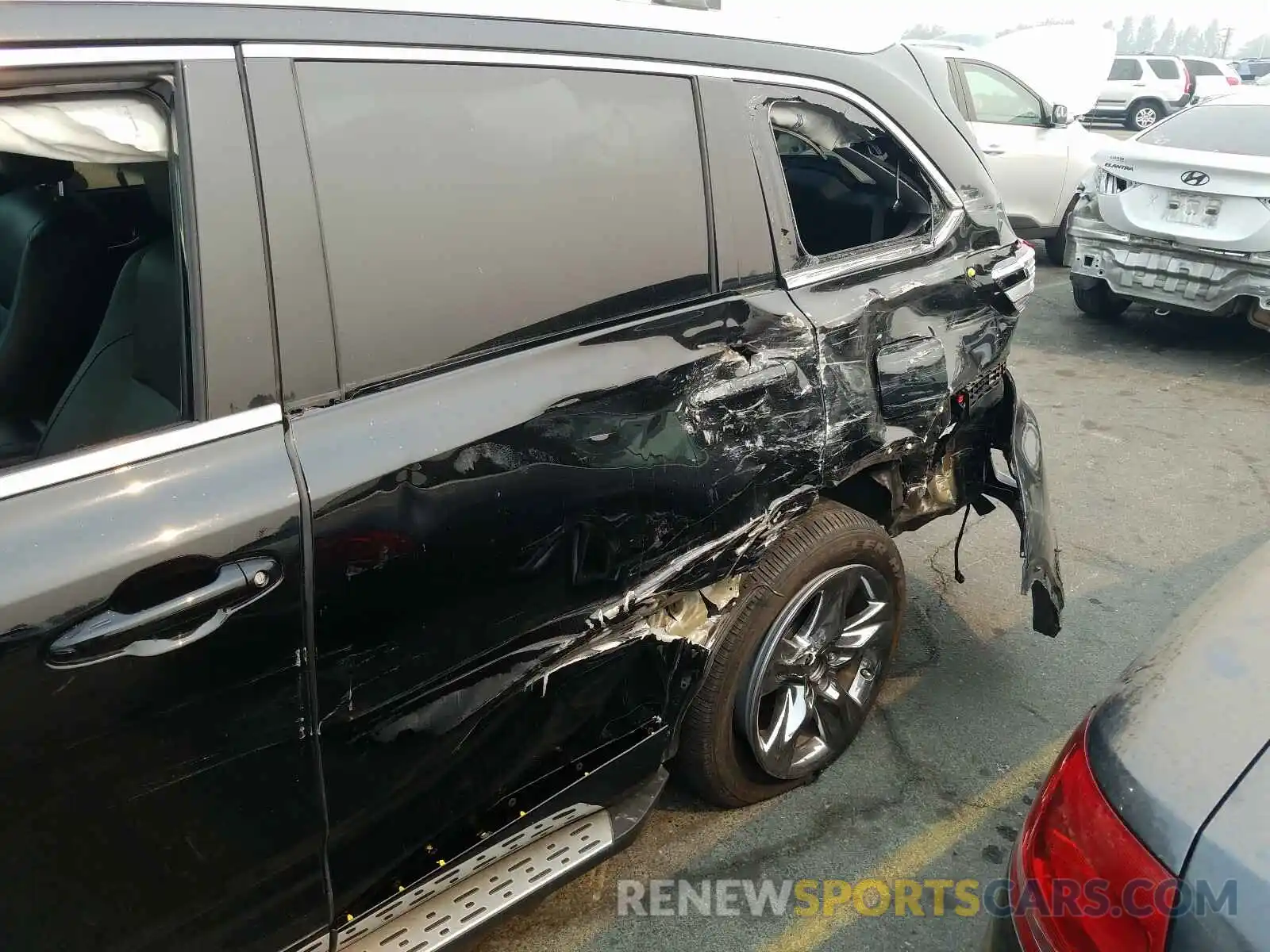 9 Photograph of a damaged car 5TDDGRFHXKS056901 TOYOTA HIGHLANDER 2019