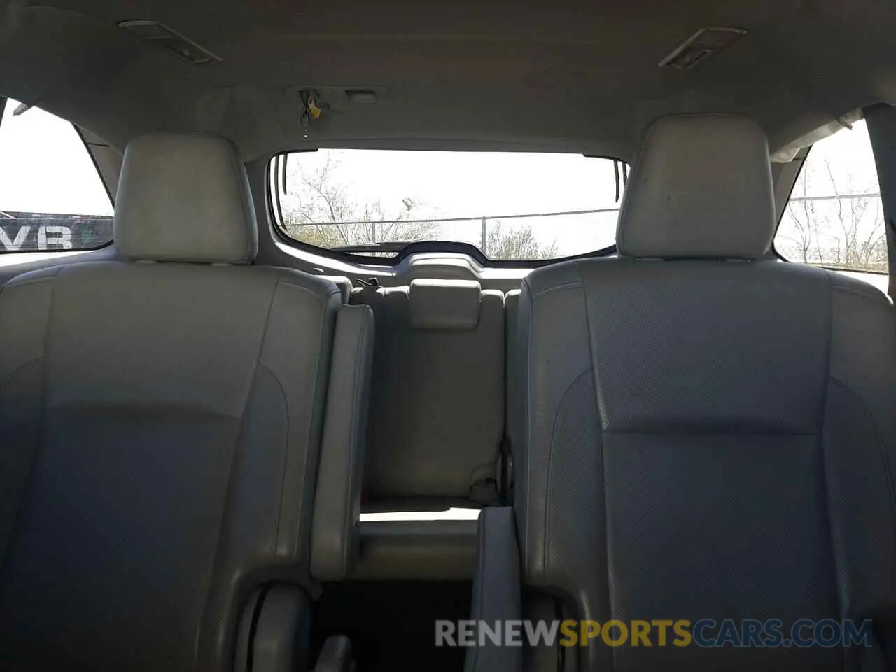10 Photograph of a damaged car 5TDDGRFHXKS058826 TOYOTA HIGHLANDER 2019