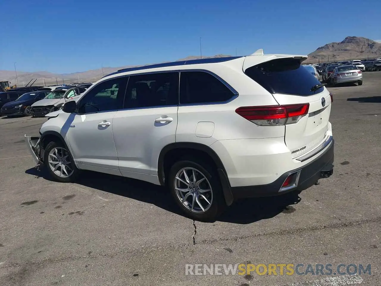 2 Photograph of a damaged car 5TDDGRFHXKS058826 TOYOTA HIGHLANDER 2019